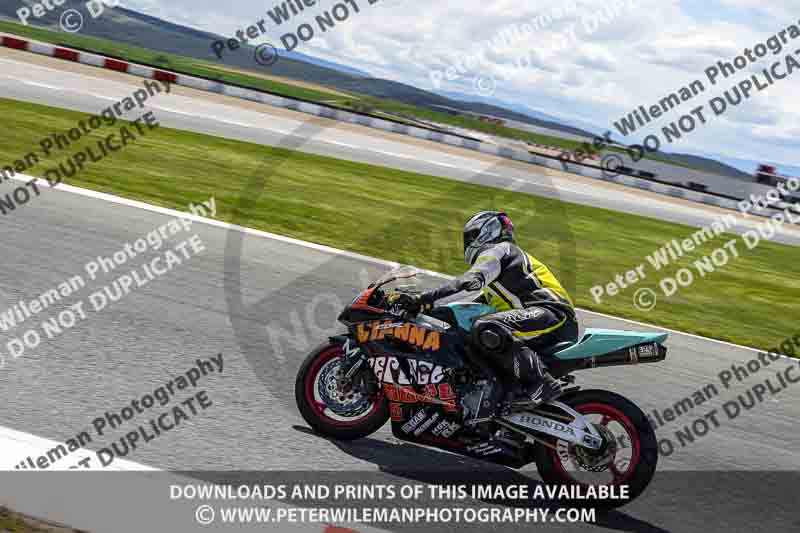 cadwell no limits trackday;cadwell park;cadwell park photographs;cadwell trackday photographs;enduro digital images;event digital images;eventdigitalimages;navarra;no limits trackdays;peter wileman photography;racing digital images;trackday digital images;trackday photos